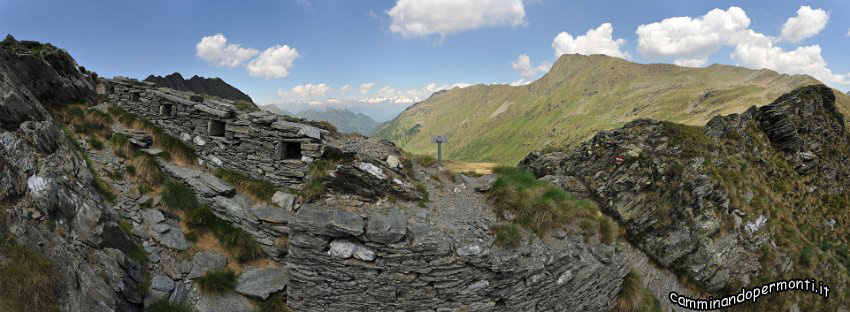 150 Panoramica delle trincee al Passo di Lemma.jpg